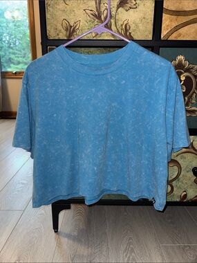 Under Armour Mineral-Wash Light Blue Cropped Tee